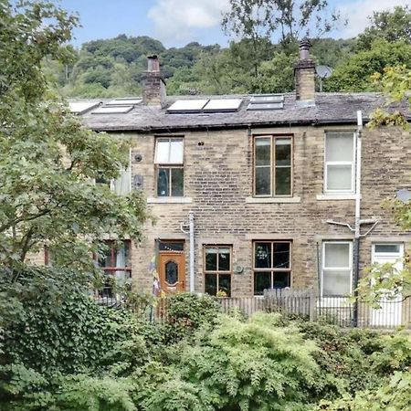 Beautiful Riverside Home, Hebden Bridge, Woodland Views, Sleeps 2 - 9 Kültér fotó