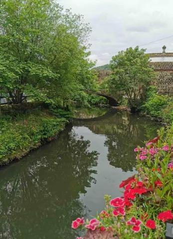 Beautiful Riverside Home, Hebden Bridge, Woodland Views, Sleeps 2 - 9 Kültér fotó