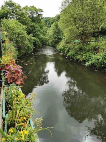 Beautiful Riverside Home, Hebden Bridge, Woodland Views, Sleeps 2 - 9 Kültér fotó