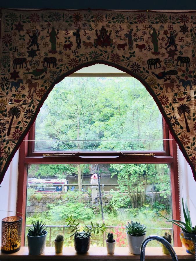 Beautiful Riverside Home, Hebden Bridge, Woodland Views, Sleeps 2 - 9 Kültér fotó