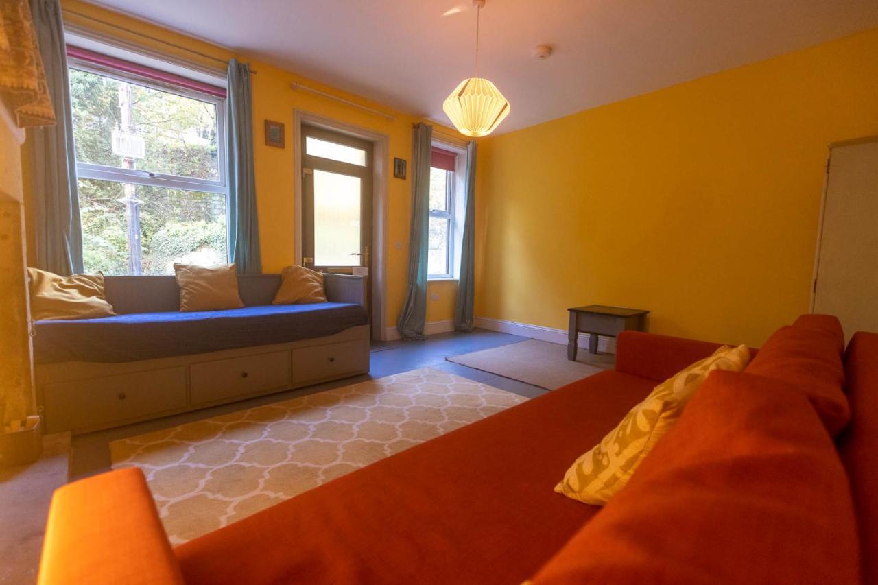 Beautiful Riverside Home, Hebden Bridge, Woodland Views, Sleeps 2 - 9 Kültér fotó