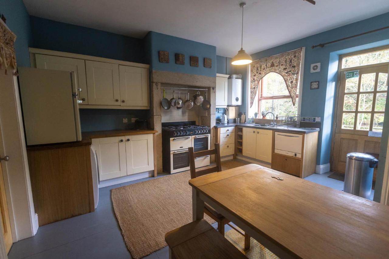 Beautiful Riverside Home, Hebden Bridge, Woodland Views, Sleeps 2 - 9 Kültér fotó