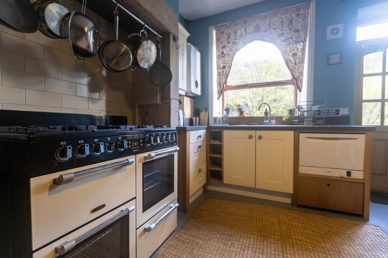 Beautiful Riverside Home, Hebden Bridge, Woodland Views, Sleeps 2 - 9 Kültér fotó