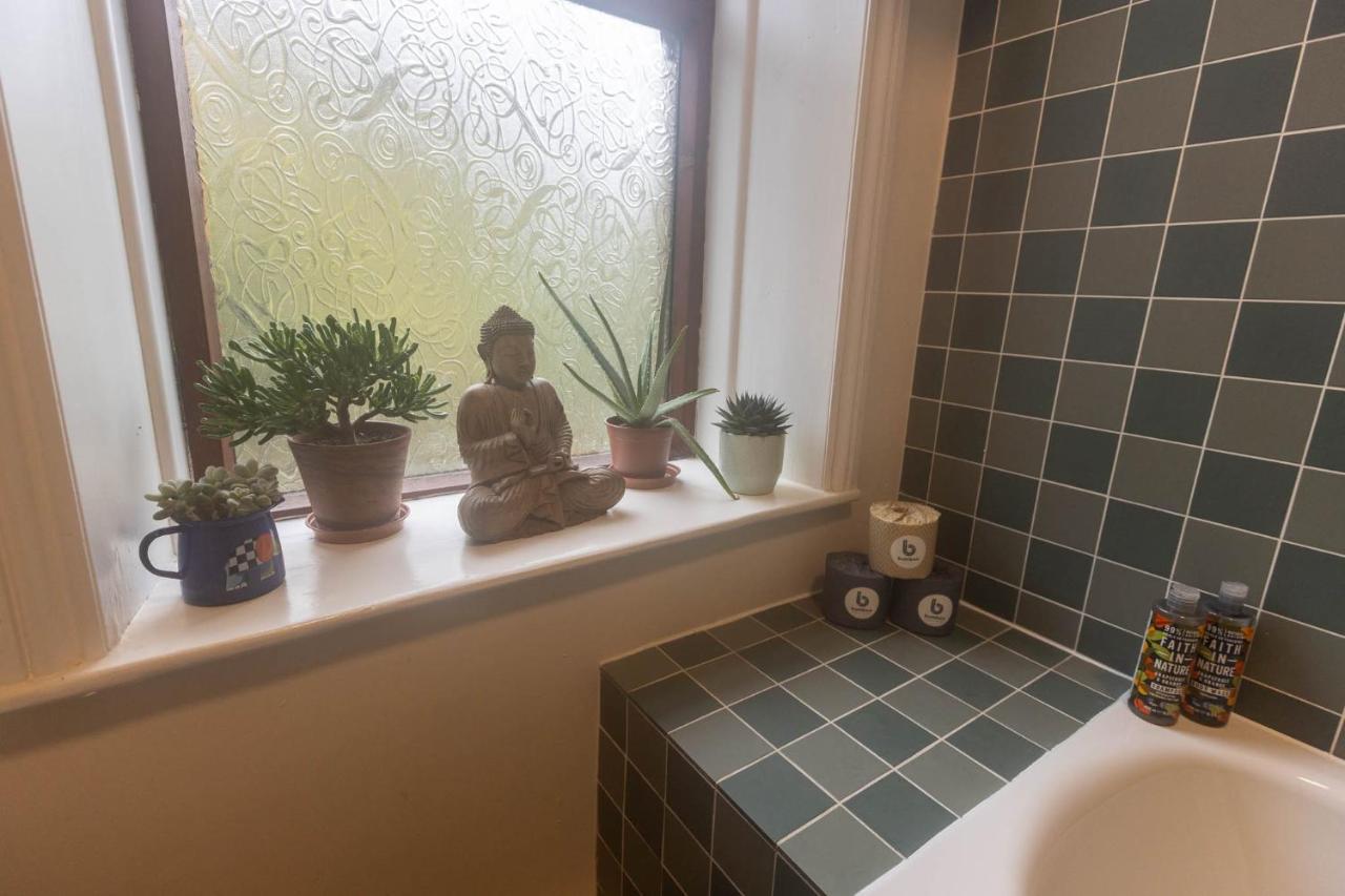 Beautiful Riverside Home, Hebden Bridge, Woodland Views, Sleeps 2 - 9 Kültér fotó
