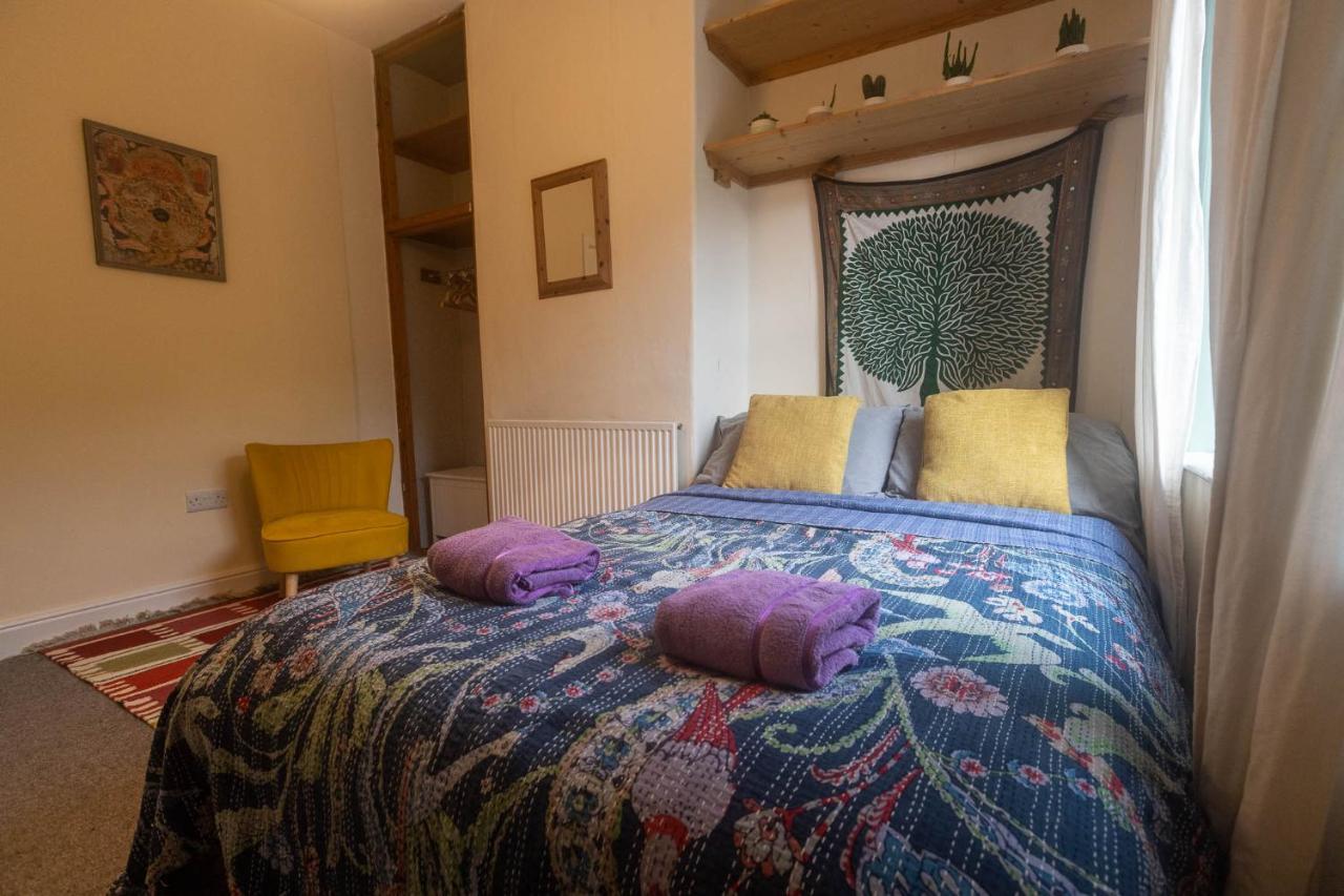 Beautiful Riverside Home, Hebden Bridge, Woodland Views, Sleeps 2 - 9 Kültér fotó