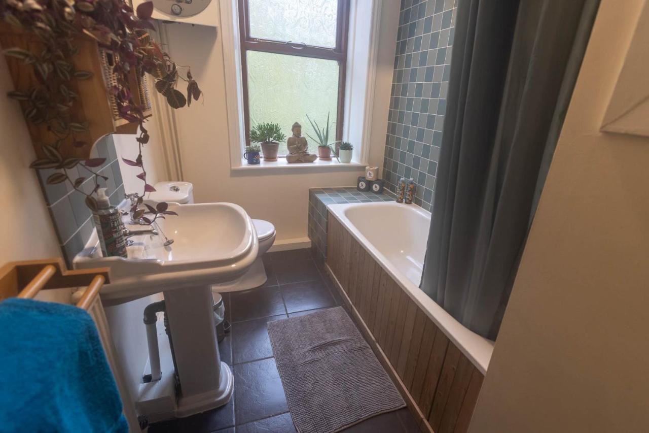 Beautiful Riverside Home, Hebden Bridge, Woodland Views, Sleeps 2 - 9 Kültér fotó