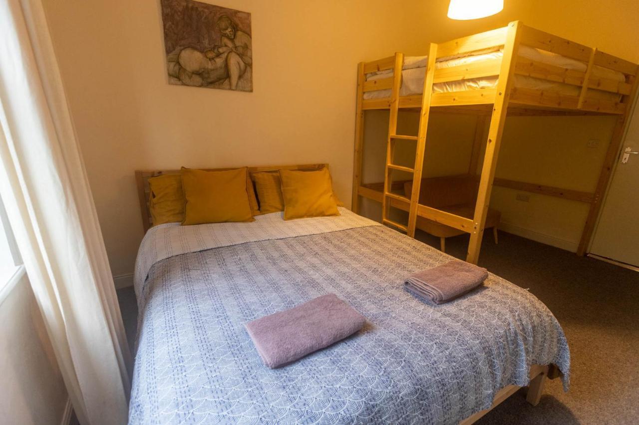 Beautiful Riverside Home, Hebden Bridge, Woodland Views, Sleeps 2 - 9 Kültér fotó