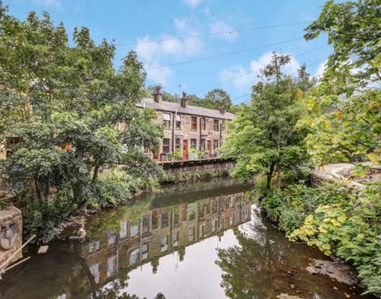 Beautiful Riverside Home, Hebden Bridge, Woodland Views, Sleeps 2 - 9 Kültér fotó