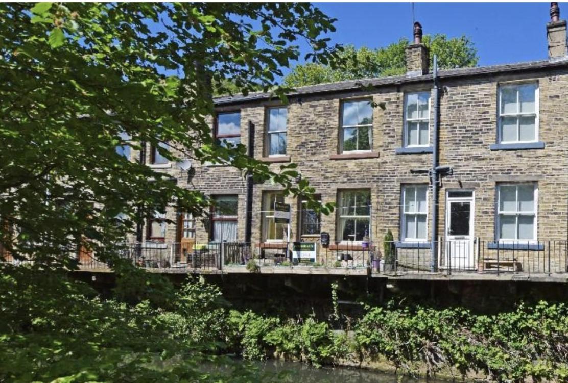 Beautiful Riverside Home, Hebden Bridge, Woodland Views, Sleeps 2 - 9 Kültér fotó