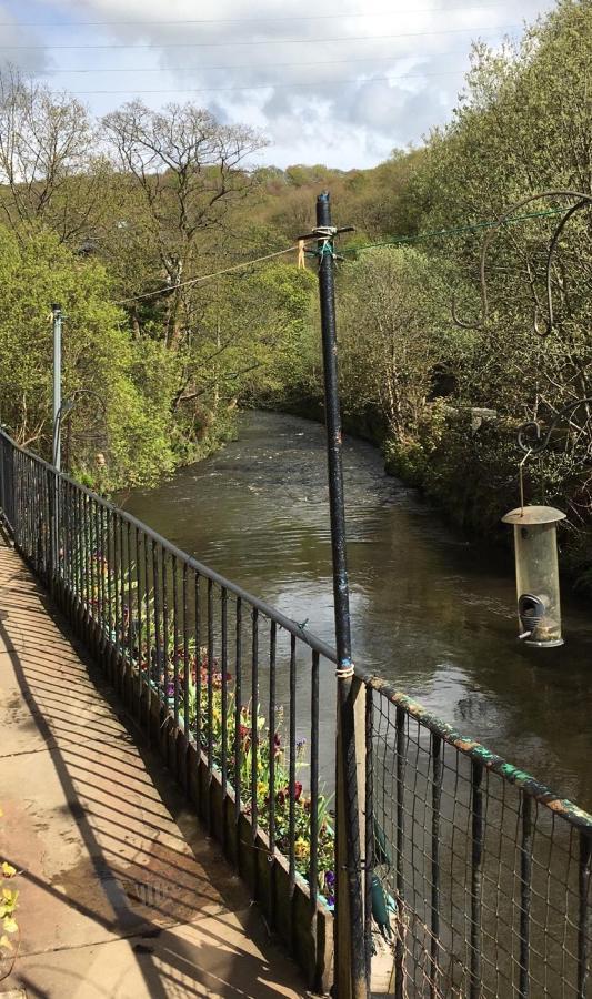 Beautiful Riverside Home, Hebden Bridge, Woodland Views, Sleeps 2 - 9 Kültér fotó
